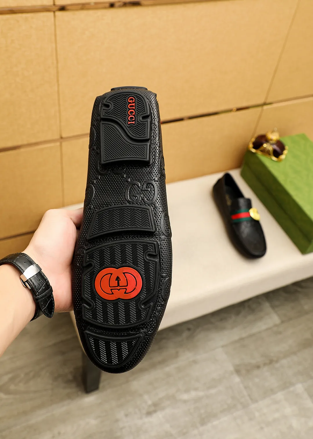 Men's shoes 💰380 💐 Product trademark: GUCCI "Gucci" Doudou shoes Regular size: 38-44 (45.46.47🉑️Customized) Product materials: Selected imported first-layer calfskin embossed upper + luxury hardware buckle, imported pig leather lining. Strong three-dimensional visual effect, original outsole color: 1⃣️color optional